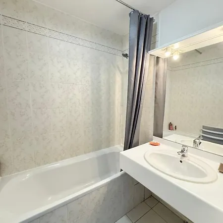 Le Bignon - Wifi, Tv, 4 Personnes, 1 Min à Pied Du Tram Appartamento Orvault