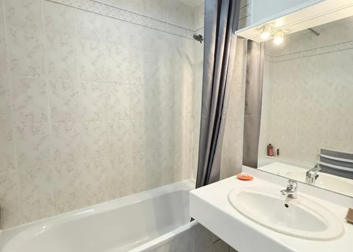 Le Bignon - Wifi, Tv, 4 Personnes, 1 Min à Pied Du Tram Appartement Orvault