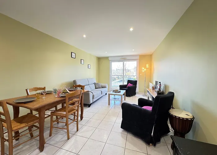 Le Bignon - Wifi, Tv, 4 Personnes, 1 Min à Pied Du Tram *