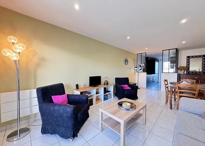 Le Bignon - Wifi, Tv, 4 Personnes, 1 Min à Pied Du Tram * Orvault