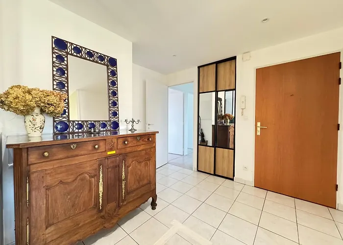 Le Bignon - Wifi, Tv, 4 Personnes, 1 Min à Pied Du Tram Appartement Orvault