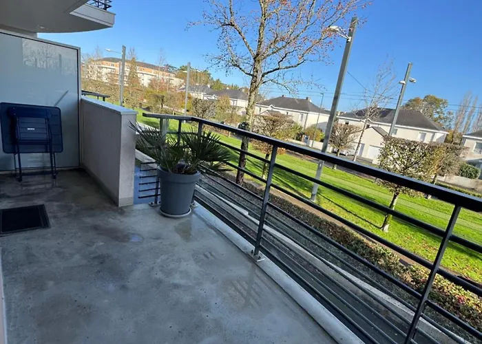 Le Bignon - Wifi, Tv, 4 Personnes, 1 Min à Pied Du Tram Orvault